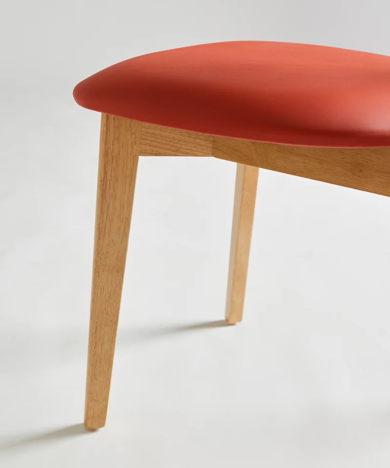 Silla de Comedor de Madera Maciza y Tapizada Aria