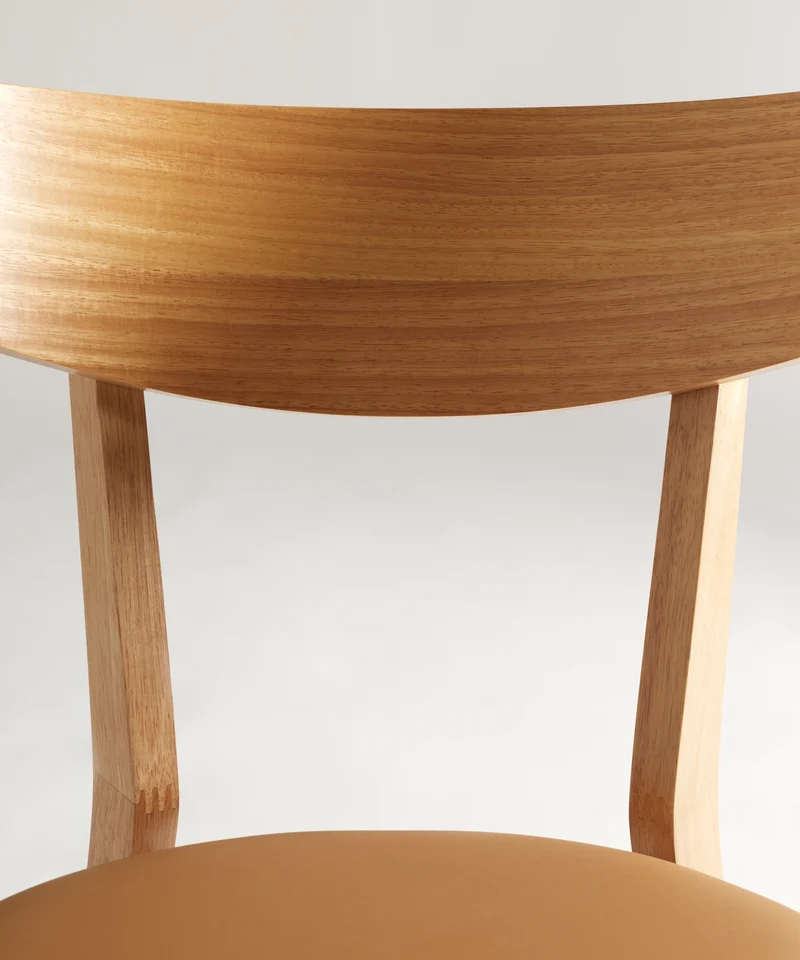 Silla de Comedor de Madera Maciza y Tapizada Aria