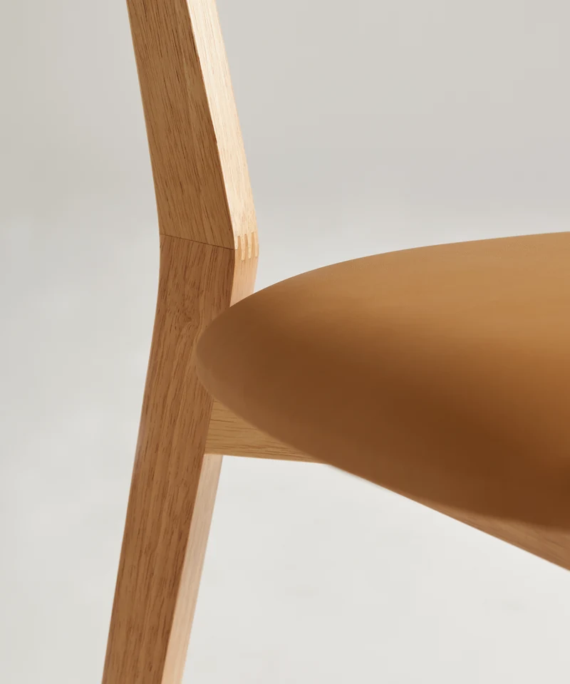 Silla de Comedor de Madera Maciza y Tapizada Aria