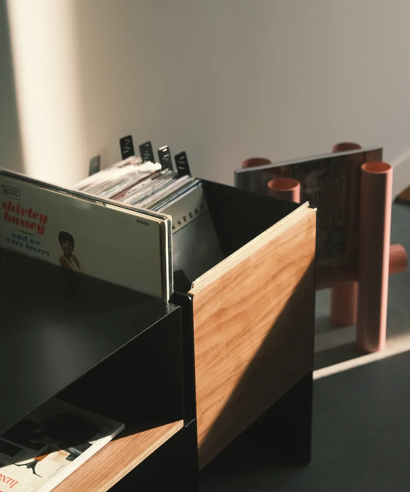 La Console Vinyles Basse - Noir & Noyer - Loia