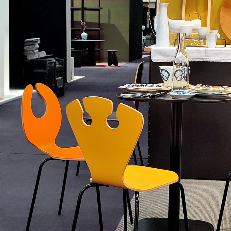 CHAISE L'ÉLÉGANTE, jaune orangée