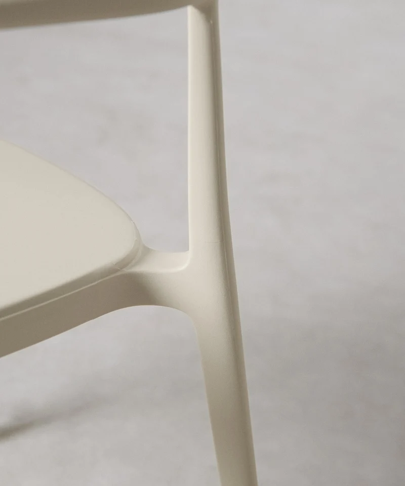 Silla de Polipropileno con Reposabrazos Naomi