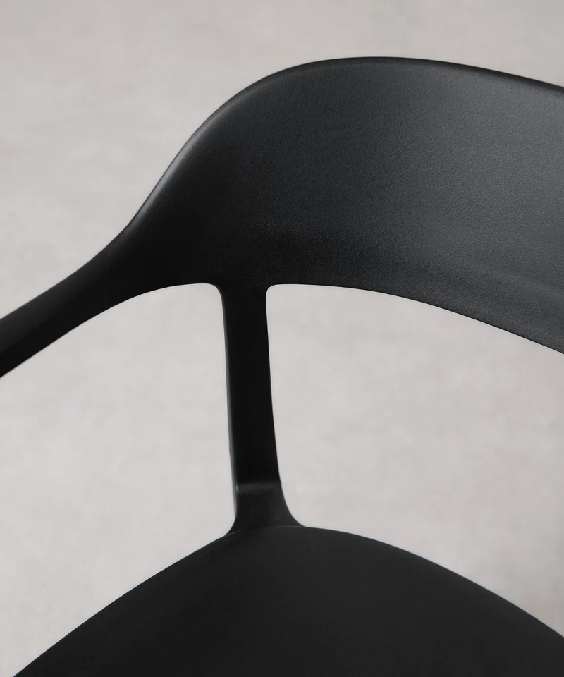 Silla de Polipropileno con Reposabrazos Naomi
