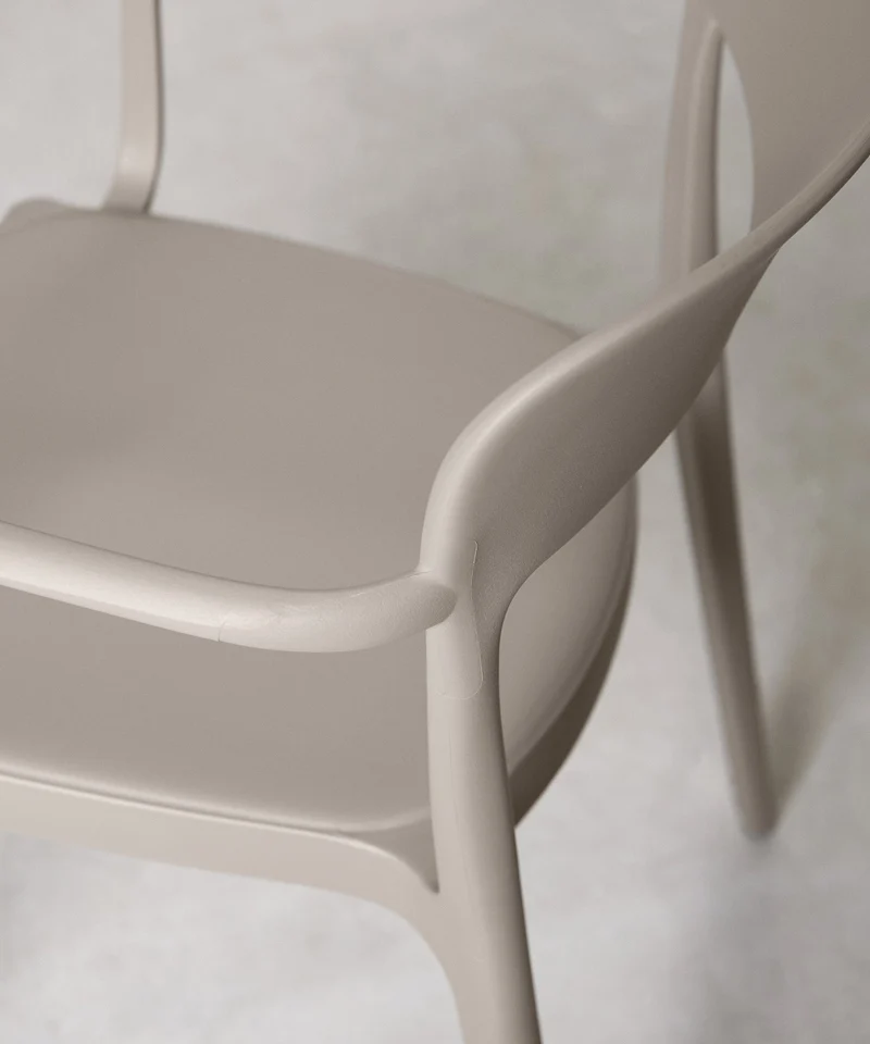 Silla de Polipropileno con Reposabrazos Saria