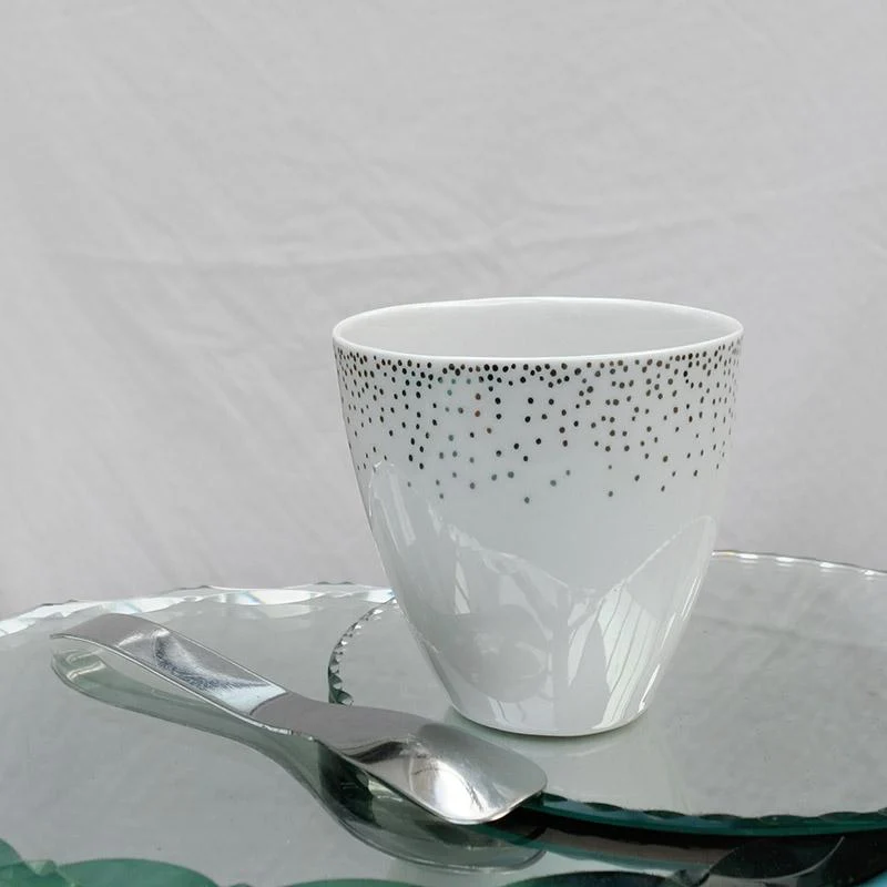 GRANDE TASSE ASSOIFFÉE, confettis