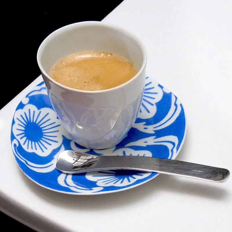 CUILLÈRE À CAFÉ AFFAMÉE