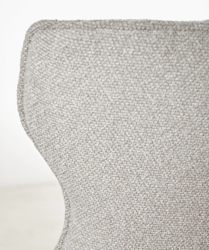 Sillón tapizado en tela bouclé con Ottoman Elska