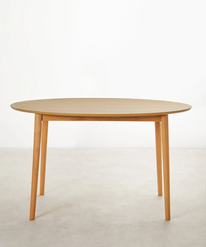 Mesa de comedor de madera ovalada Tina (130 cm)