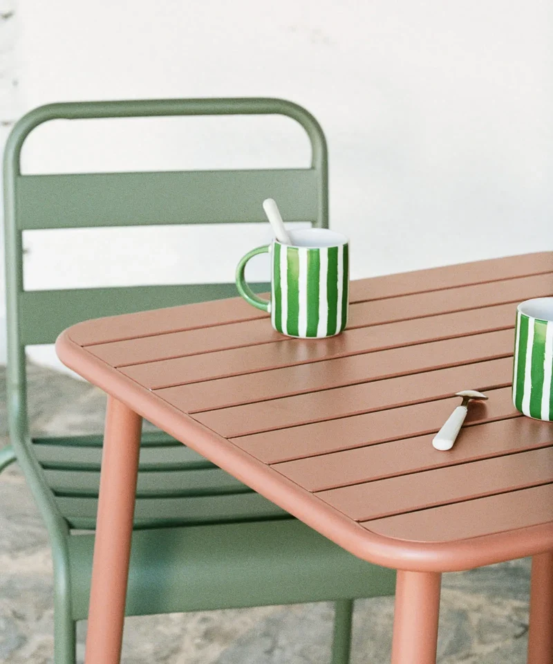 Mesa exterior de metal cuadrada Brisa (70x70 cm)