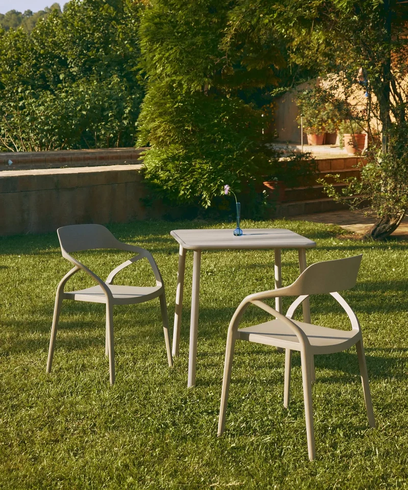Mesa exterior de metal cuadrada Brisa (70x70 cm)