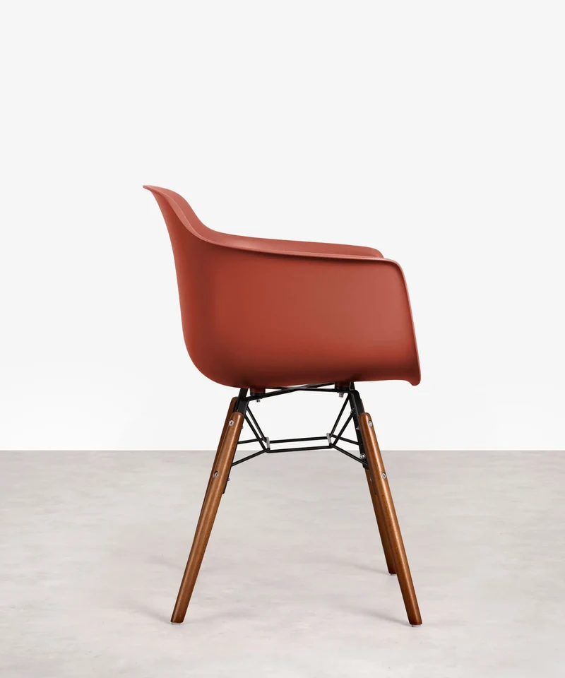 Silla de Polipropileno y Madera con Reposabrazos Elon Arms