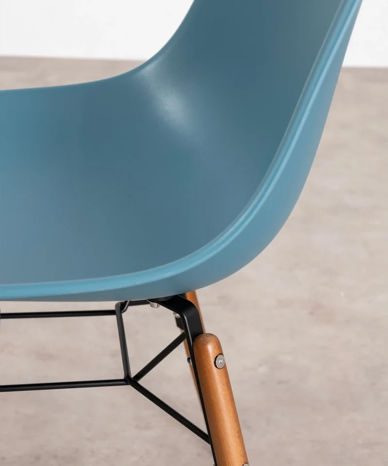 Silla de Polipropileno y Madera Elon