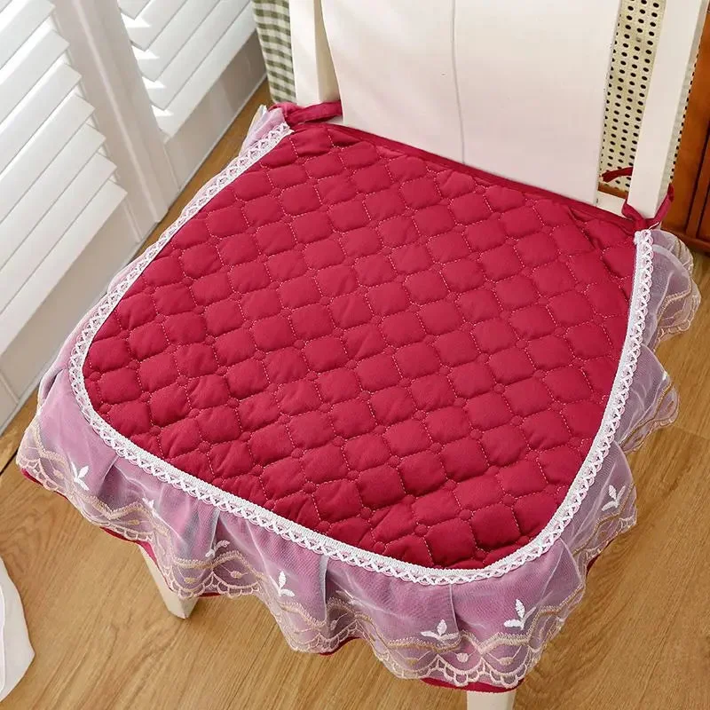 Galette de Chaise avec Volant Rouge
