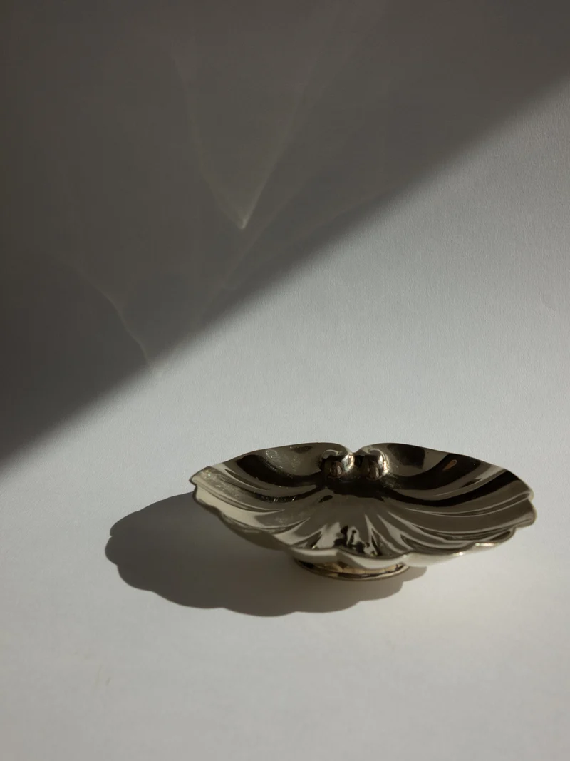 French Art Deco Polished Brass Shell Pedestal Jewelry Dish