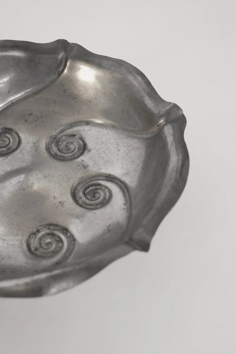 Elegant Art Nouveau Dutch Pewter Bowl