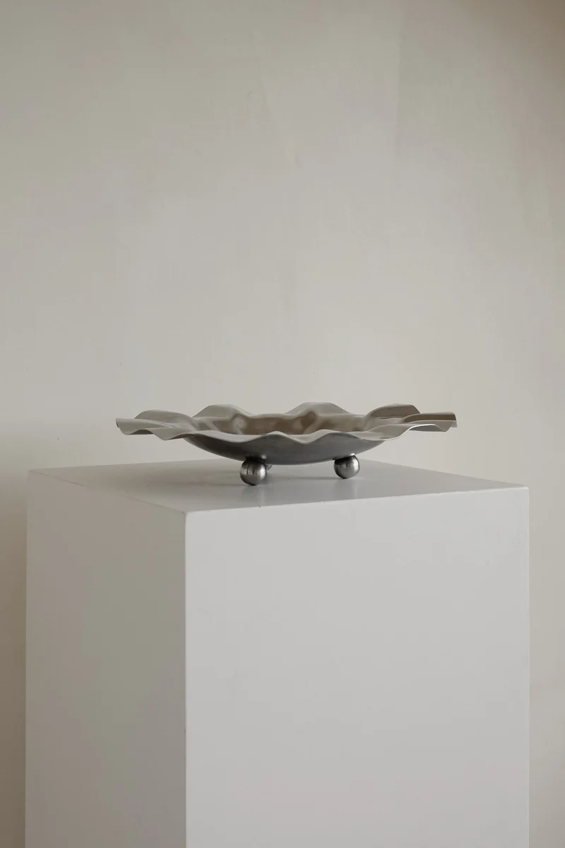 Wavy Display Bowl with Ball Feet