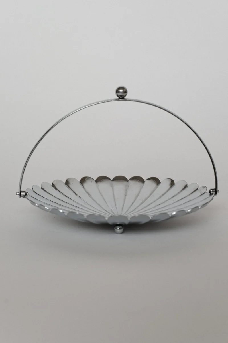 Serving Dish With Handle