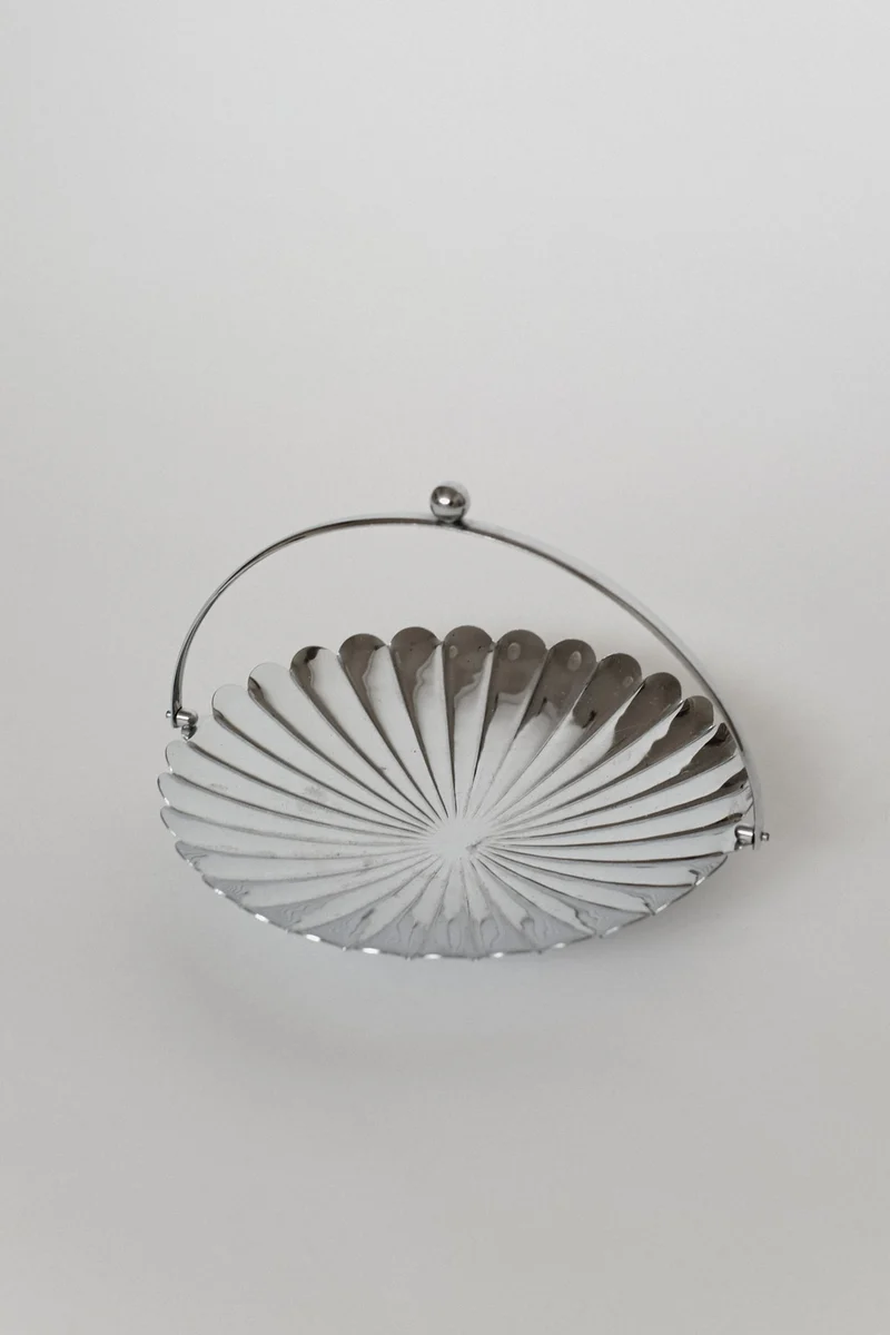 Serving Dish With Handle