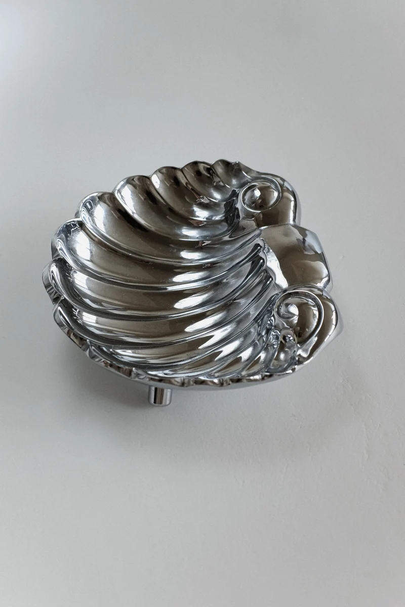 Set of 2 Shell Decorative Bowls