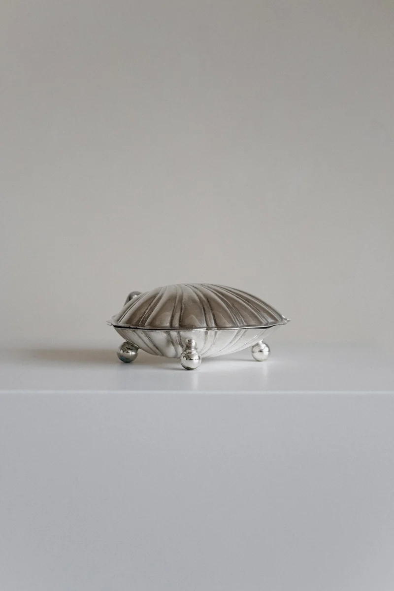 Large Shell Shaped Dish