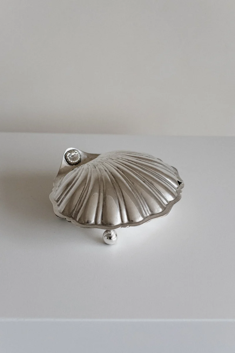 Large Shell Shaped Dish