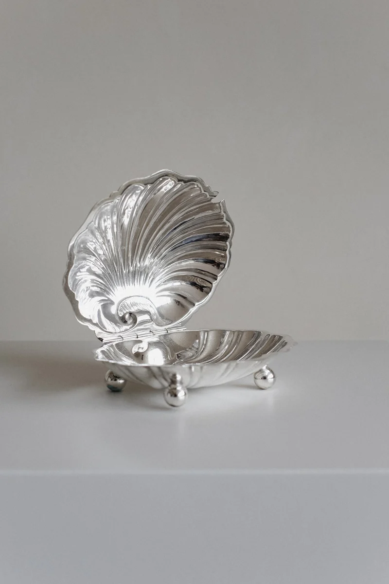 Large Shell Shaped Dish