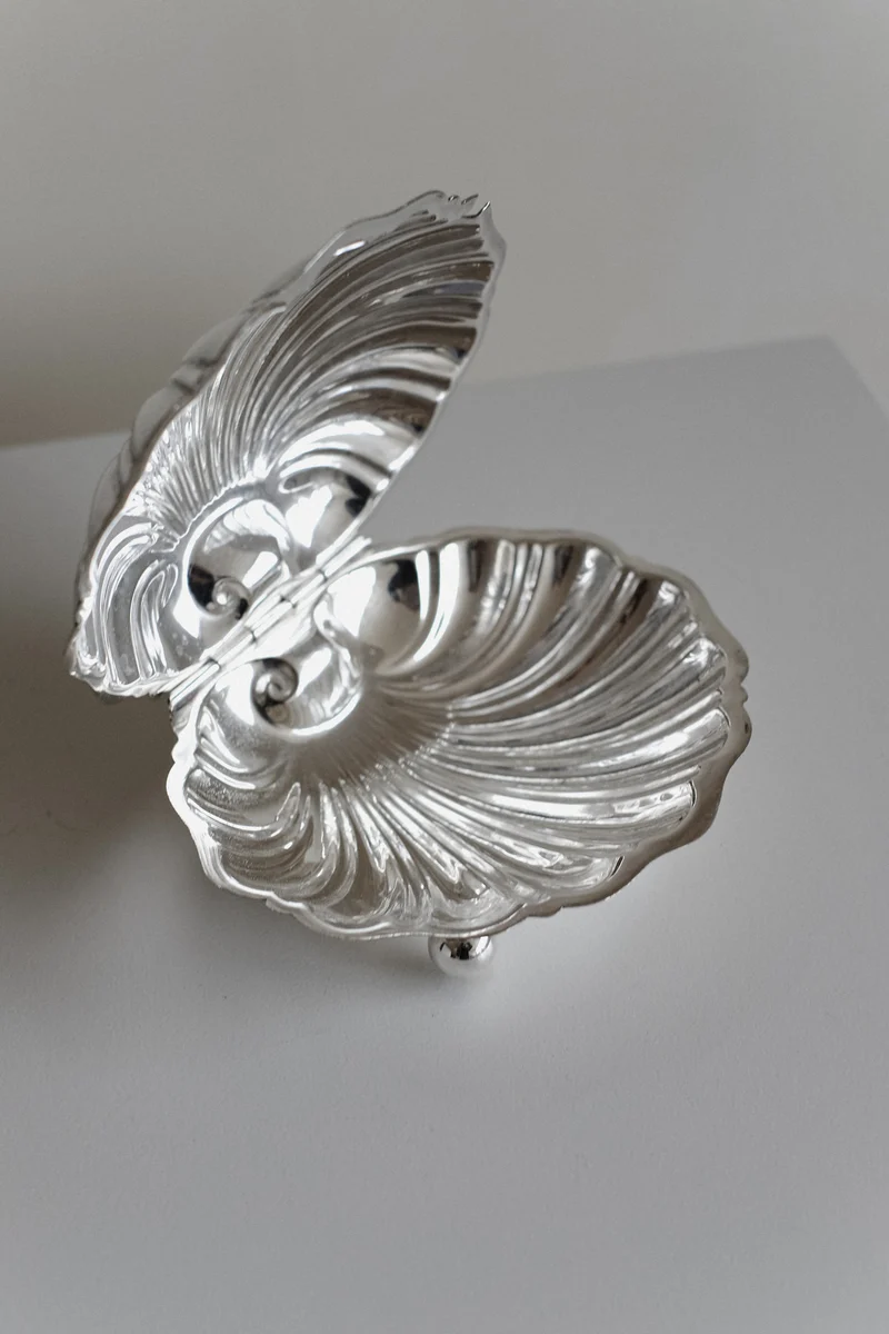 Large Shell Shaped Dish