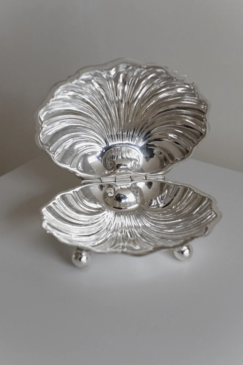 Large Shell Shaped Dish