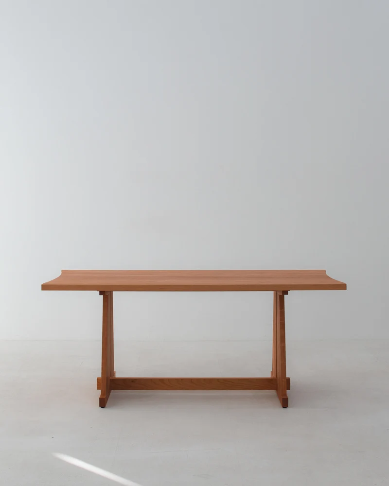 Lola Table Classic