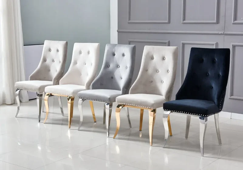 Chaises cloutées en velours moka et anneau doré - Lara x4