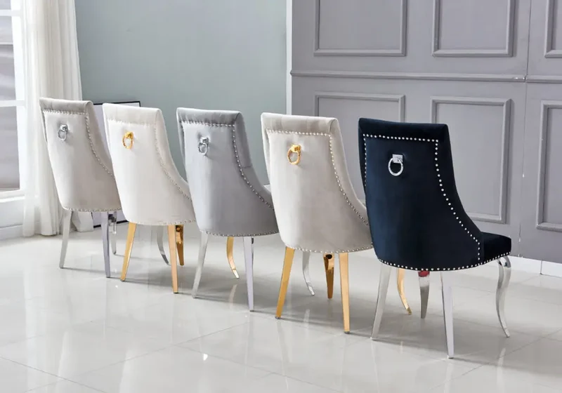 Chaises cloutées en velours moka et anneau doré - Lara x4