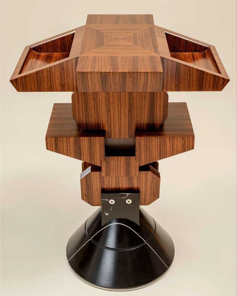 Pyramiss Pedestal Table