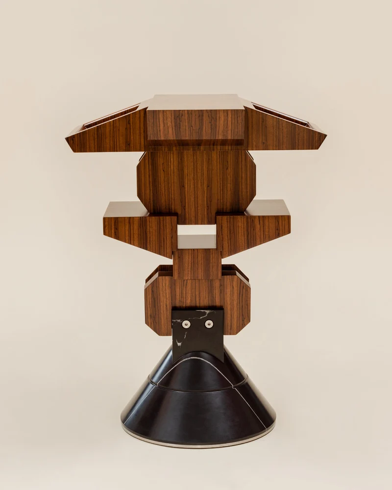 Pyramiss Pedestal Table