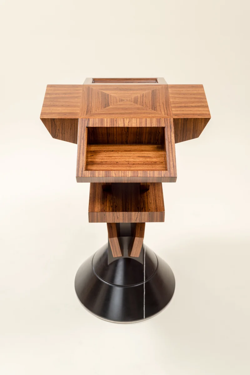 Pyramiss Pedestal Table
