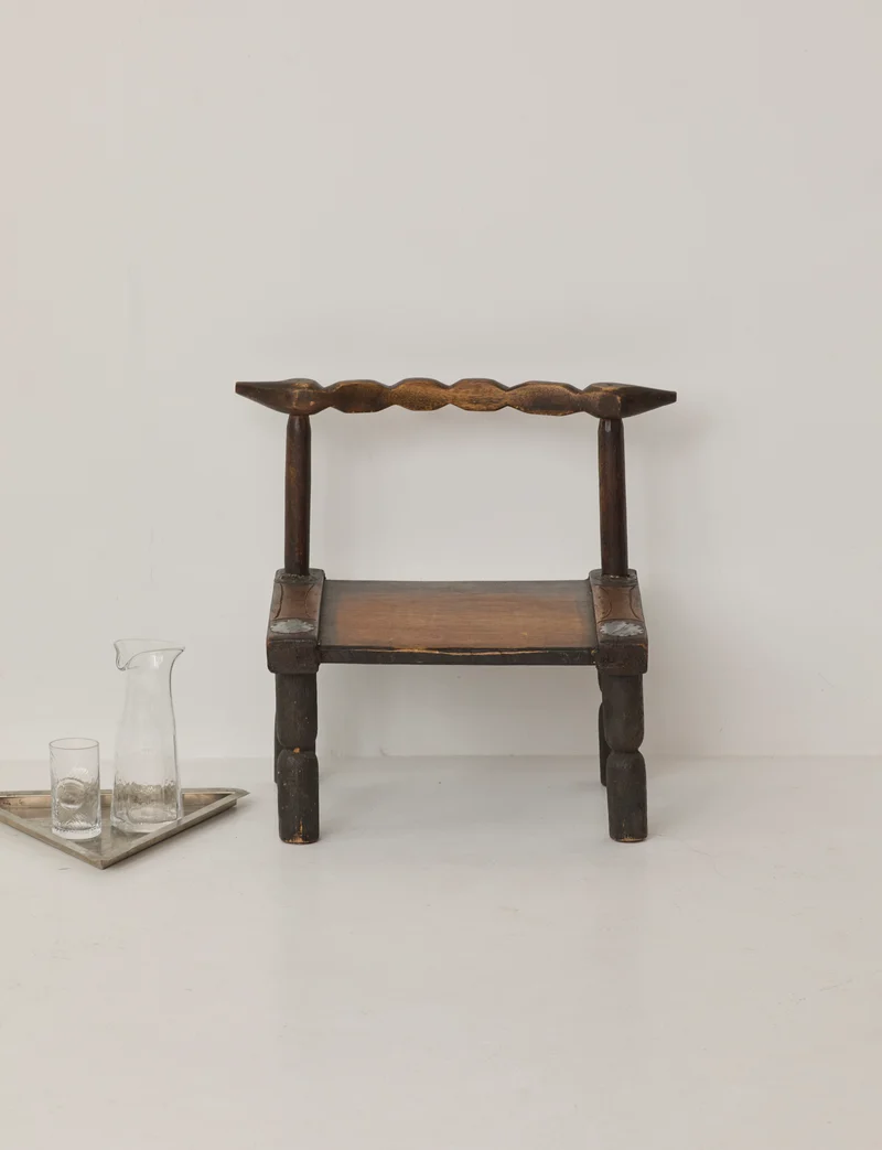 Small artisanal vintage West African chair "Baoulé" in solid wood C. 1960