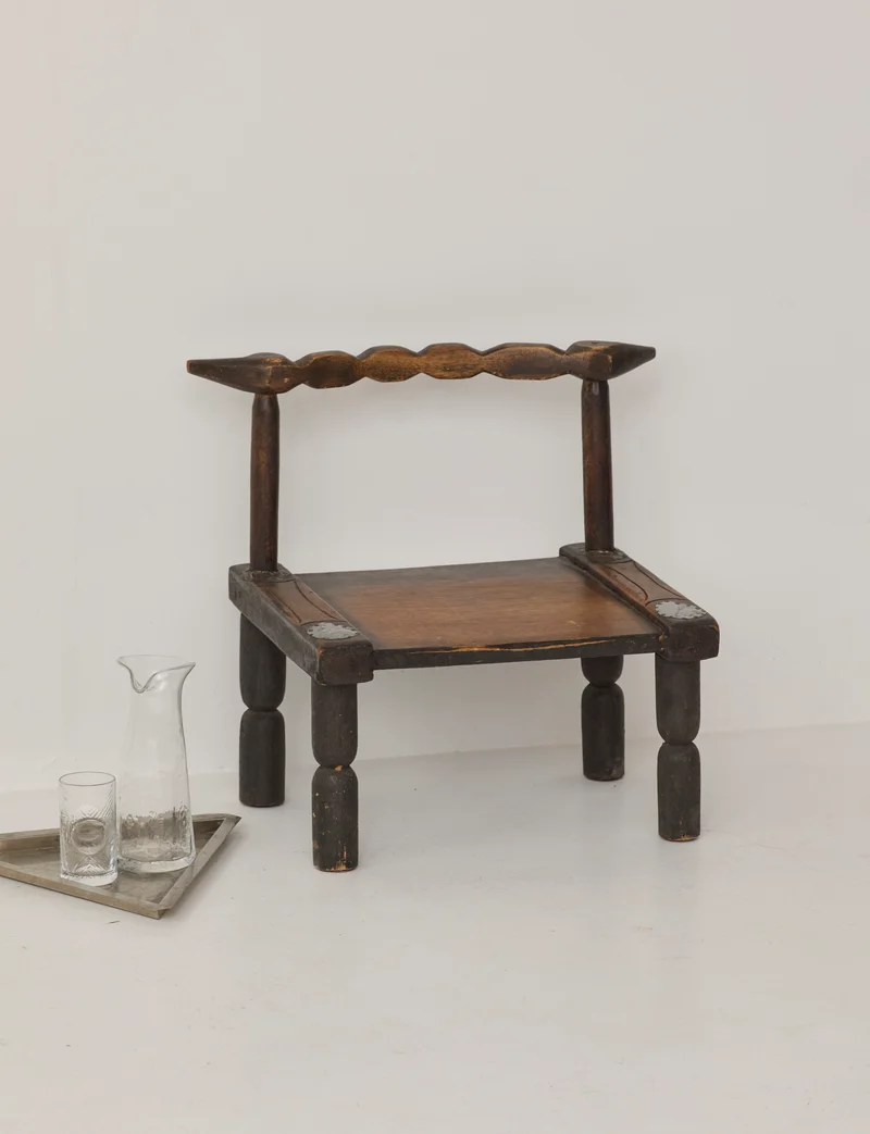 Small artisanal vintage West African chair "Baoulé" in solid wood C. 1960