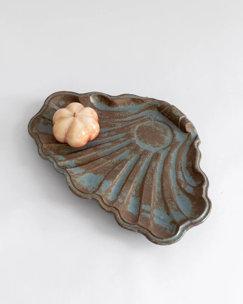 Shell-Shaped Art Deco Ceramic Dish by Allan Ebeling, 1930s