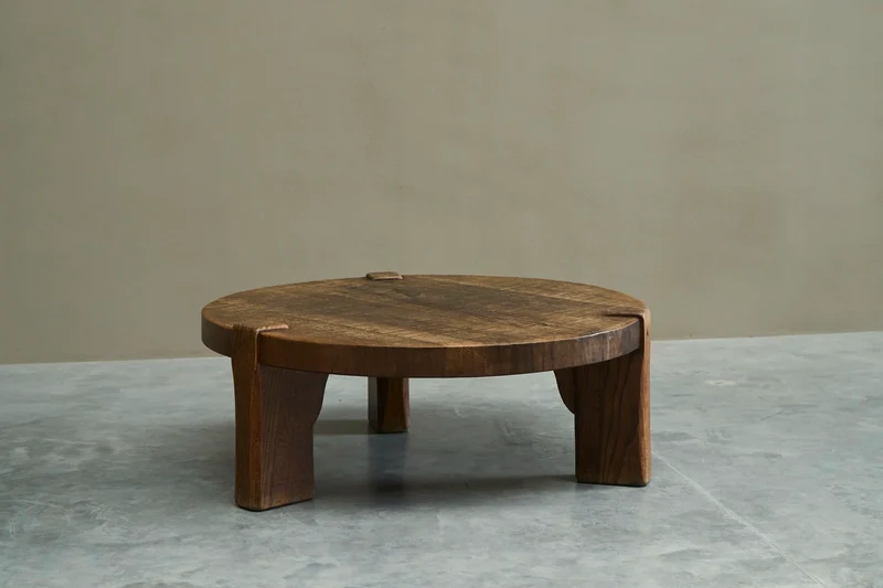 Large Round Wabi-Sabi Style Coffee Table in Solid Oak 1960s