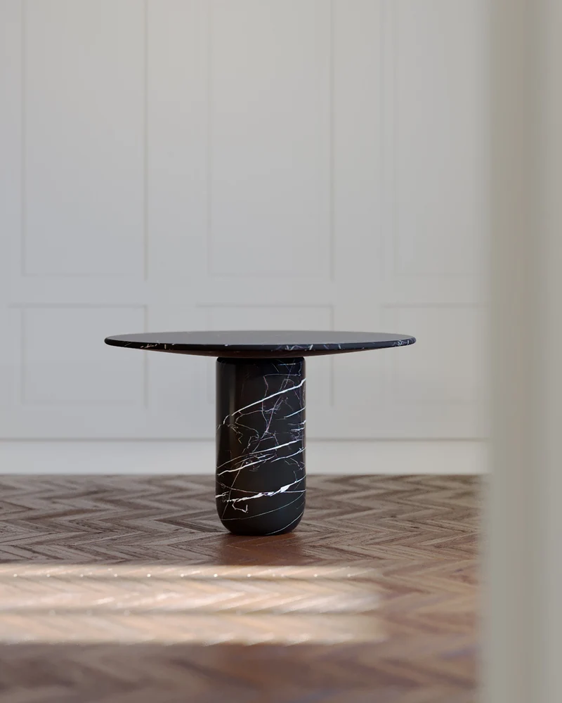 Round Dining Table in Marble - Collection