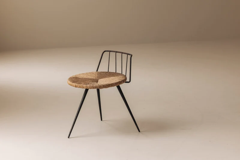 Rare French tripod stool in metal and rush, dating from the 1950s