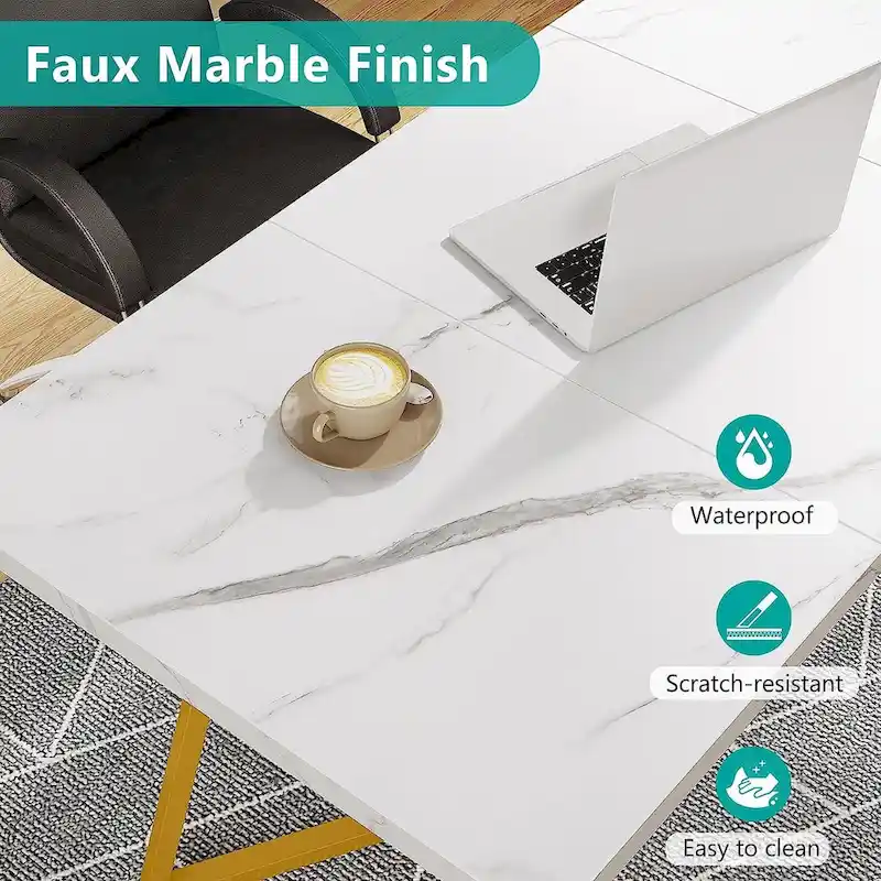Bureau moderne en marbre blanc avec pieds en métal doré