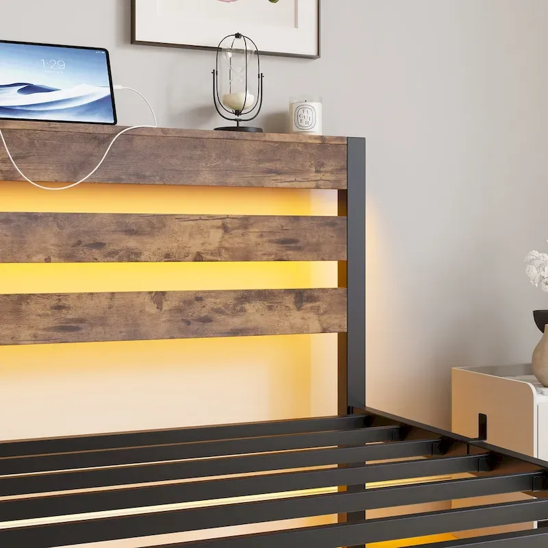 Cadre de lit double en métal avec tête de lit en bois, lumières RVB et chargeur USB, beige marron