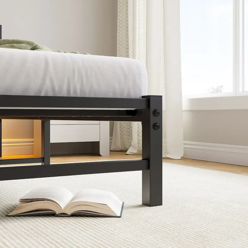 Cadre de lit double en métal avec tête de lit en bois, lumières RVB et chargeur USB, beige marron