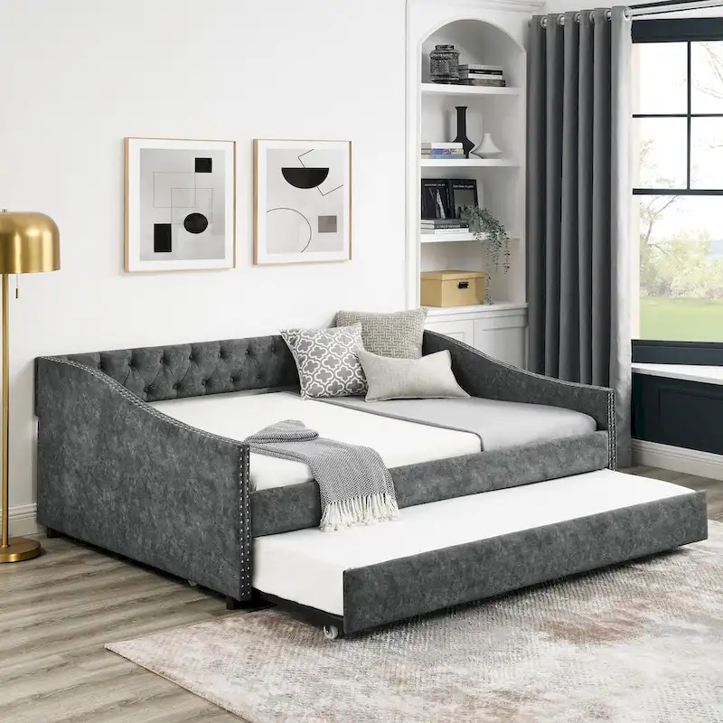 Lit de repos tapissé capitonné avec dossier capitonné à boutons et garniture cloutée, Gris et Beige