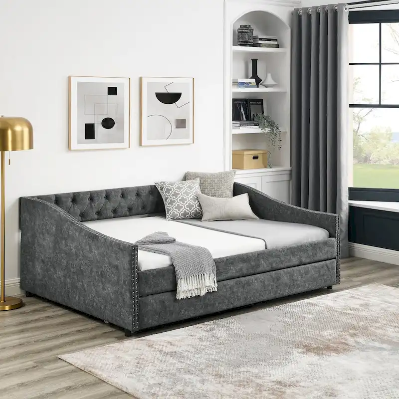 Lit de repos tapissé capitonné avec dossier capitonné à boutons et garniture cloutée, Gris et Beige