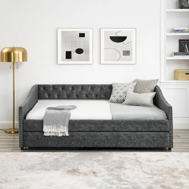 Lit de repos tapissé capitonné avec dossier capitonné à boutons et garniture cloutée, Gris et Beige