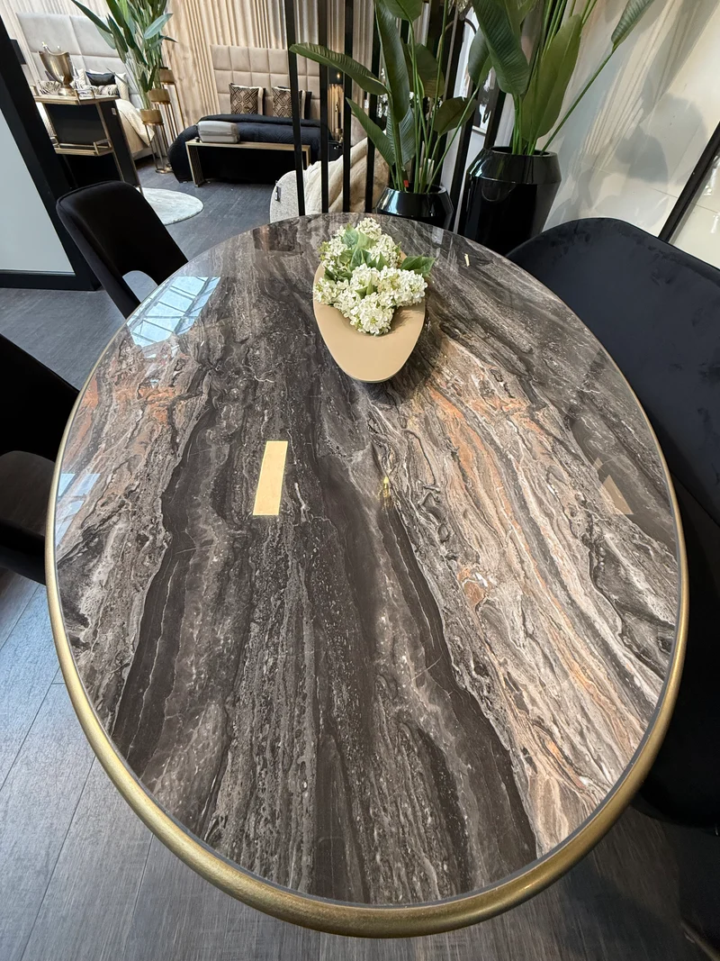 Table de Salle à Manger Ovale "Aurore" en Céramique