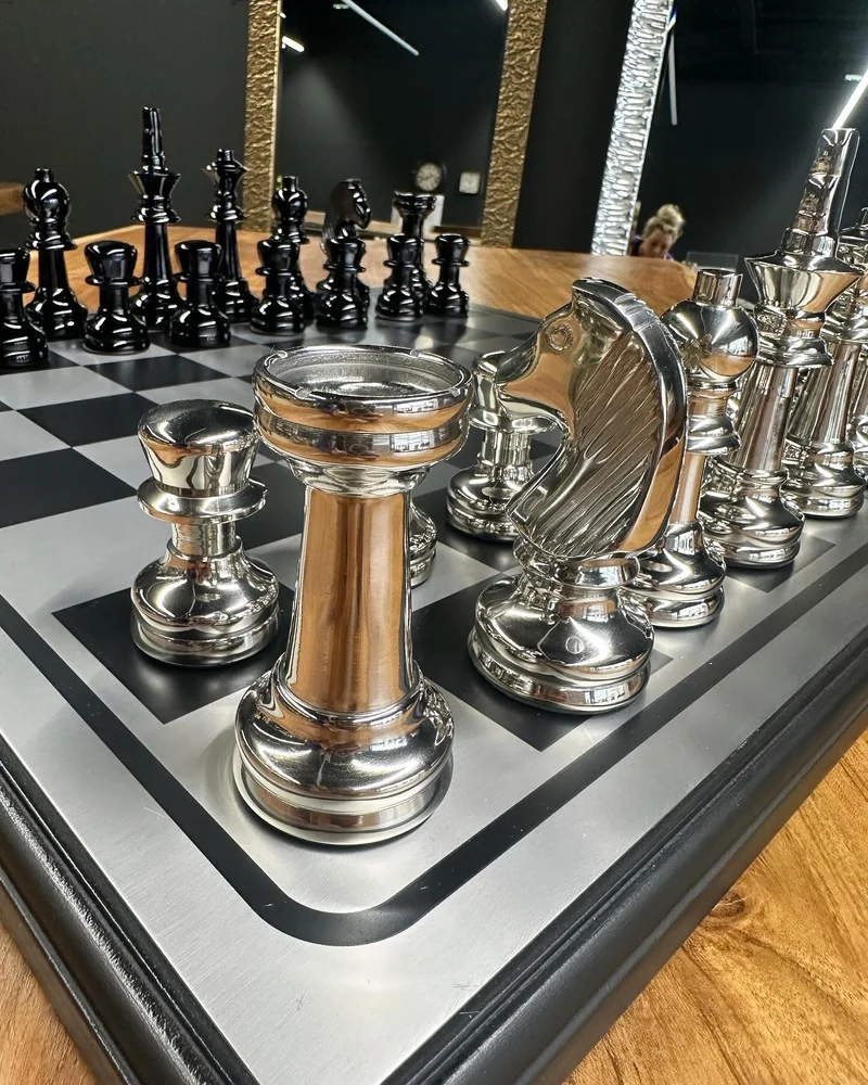 Échiquier de Luxe en Bois et Aluminium