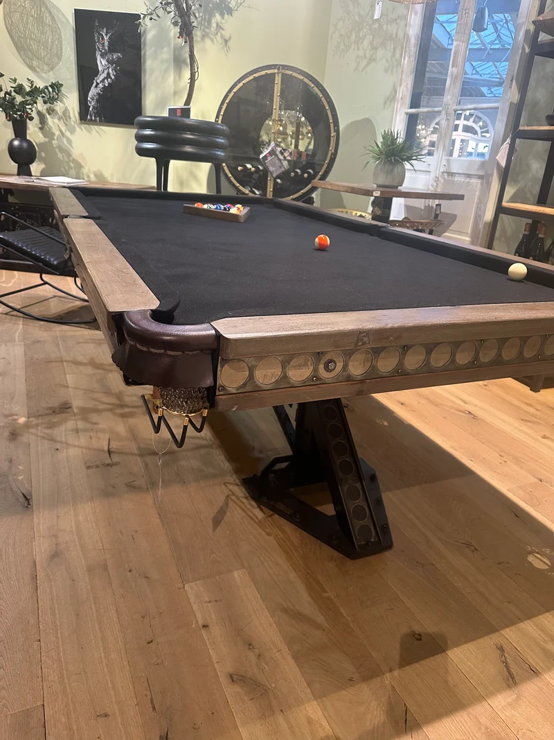 Billard Américain de Luxe en Chêne Massif, Cuir et Fonte