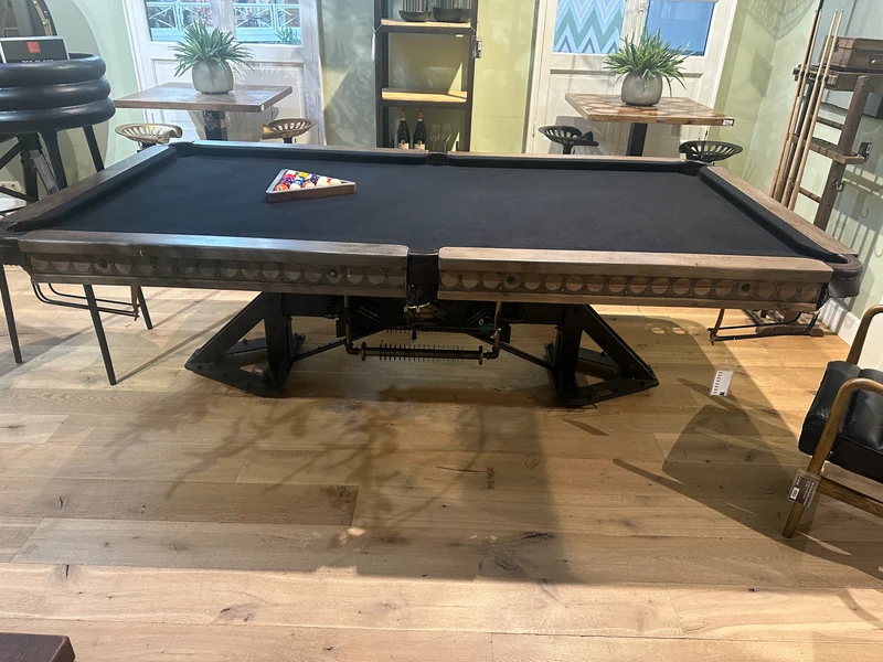 Billard Américain de Luxe en Chêne Massif, Cuir et Fonte